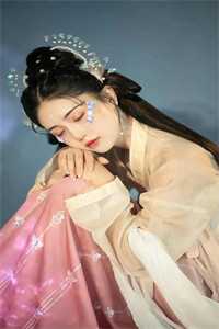 觊觎她