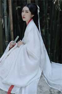 真白月光被虐死后，总裁他疯了