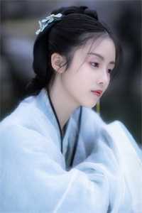 重生拒绝舔青梅，捡到社恐小富婆榴莲泡腾片全文小说