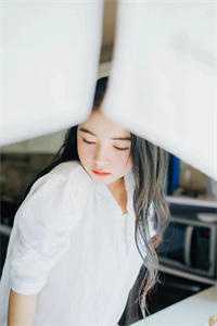离婚后，裴总又在装可怜求复合