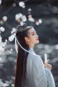 儿子被蛊虫啃噬殆尽后，我拉整个侯府陪葬