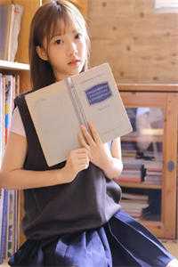 被顶流男友嘲讽后，我和太子爷闪婚