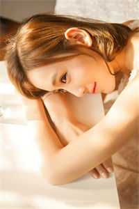 我被杀害时，家人在陪养女逛街