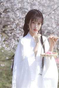 偏远山村六年级男孩对未来的幻想