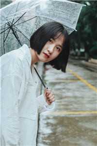 《银杏落尽时，爱已成谜》