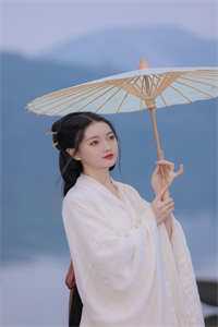 订婚前夜，未婚夫抱着别人