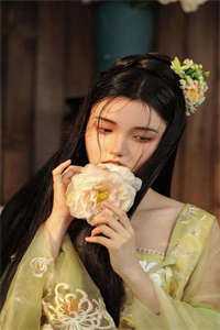 她肯定不是自杀