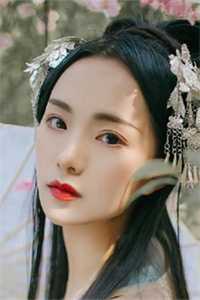 妈妈改嫁后，我成活祭品
