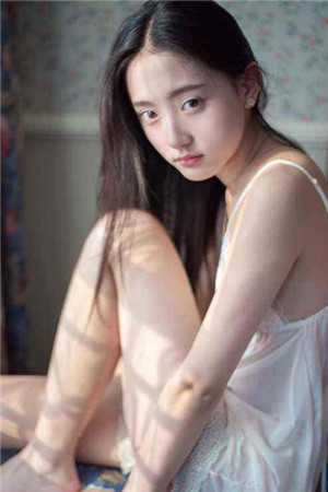 拒绝把古董让给实习生后,未婚妻把我送进地下斗兽场