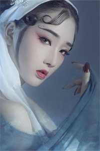 她搓核弹当摔炮玩的,你离她远点